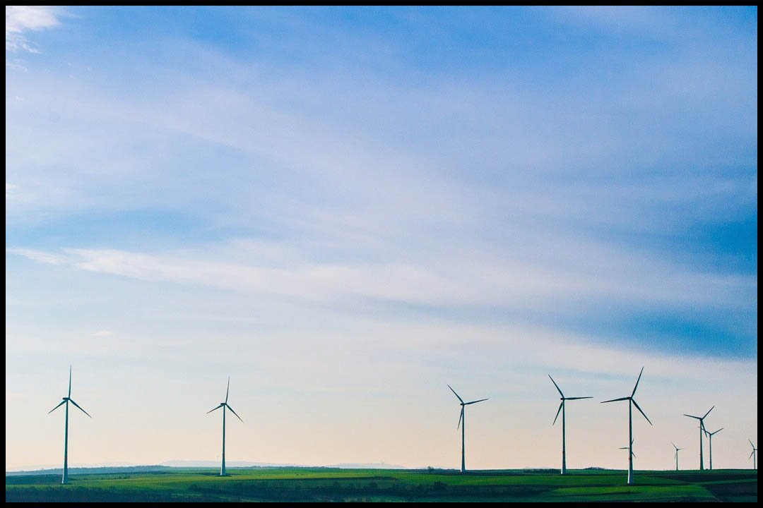 wind turbine saving money with energy efficient wind power