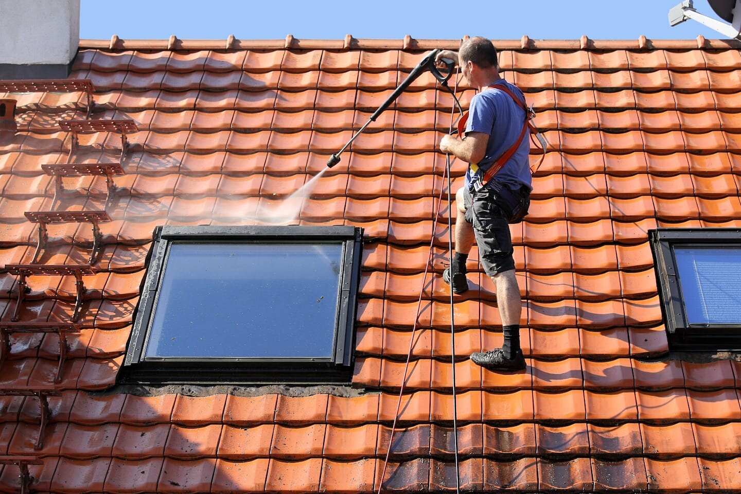 4 Roof Cleaning Products That Actually Work + Cleaning Tips