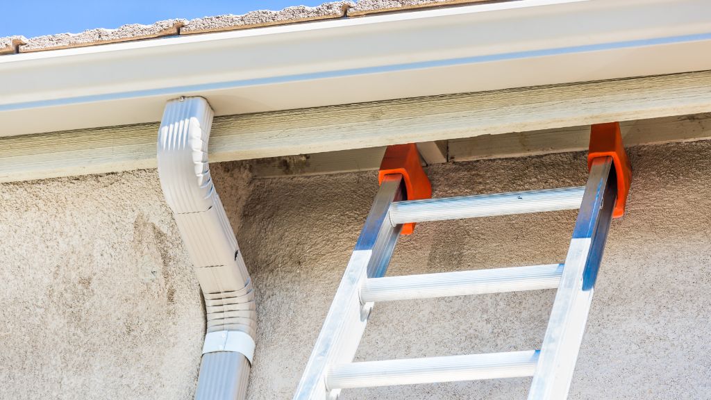 Winter-Ready Gutters: Ice-Resistant Downspouts