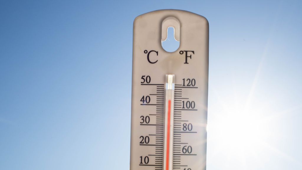A thermometer showing extreme heat of more than 100 degrees.